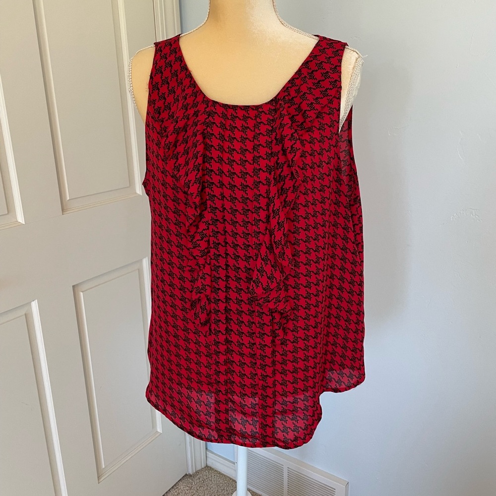 Elle Large Sleeveless Blouse - Lightweight Sassy Red & Black Pattern